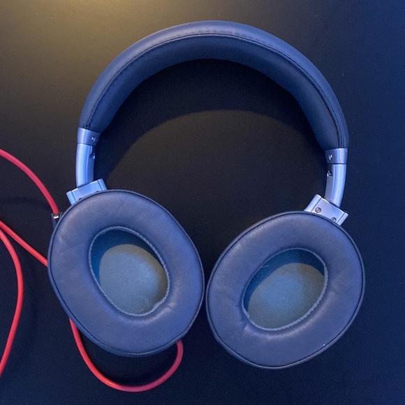 Beats by Dr. Dre headphones - Picture 2 of 4